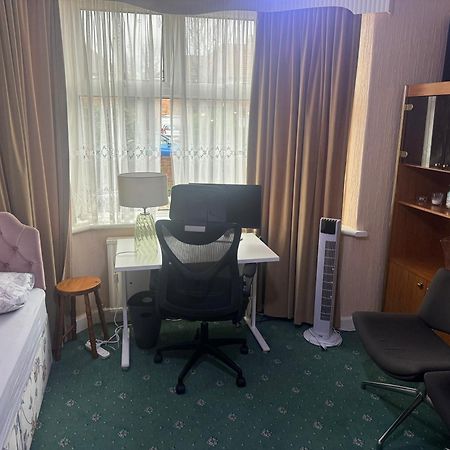 Room Canvey Island Exteriör bild