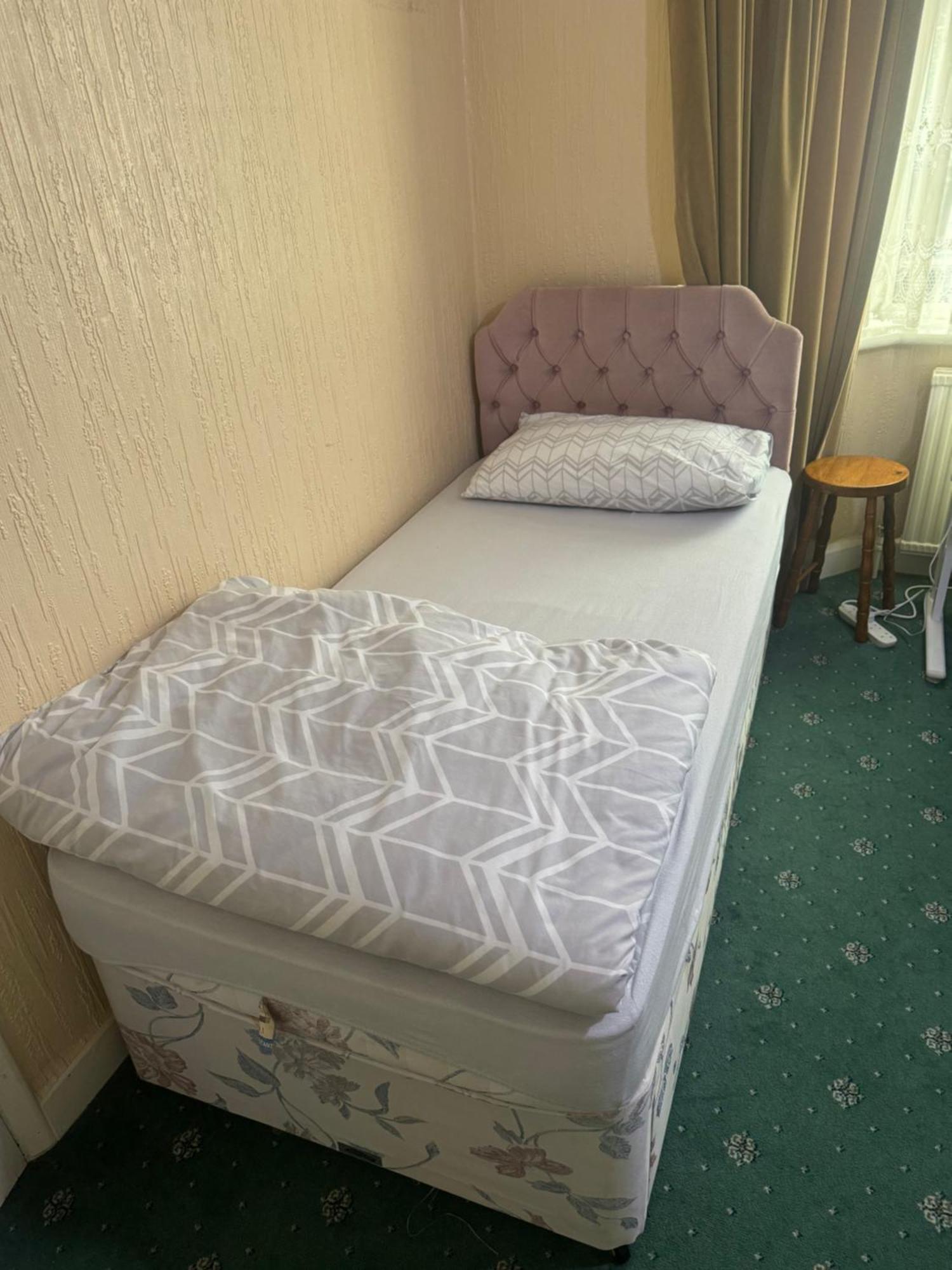Room Canvey Island Exteriör bild